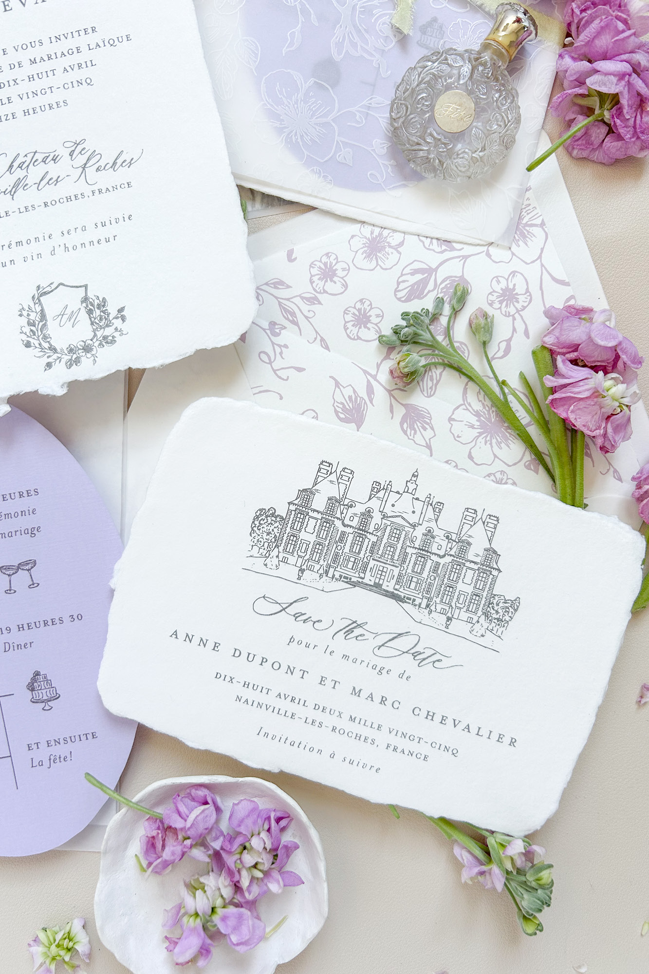 Save the Date Karte auf Büttenpapier mit Hochzeitslocation Skizze