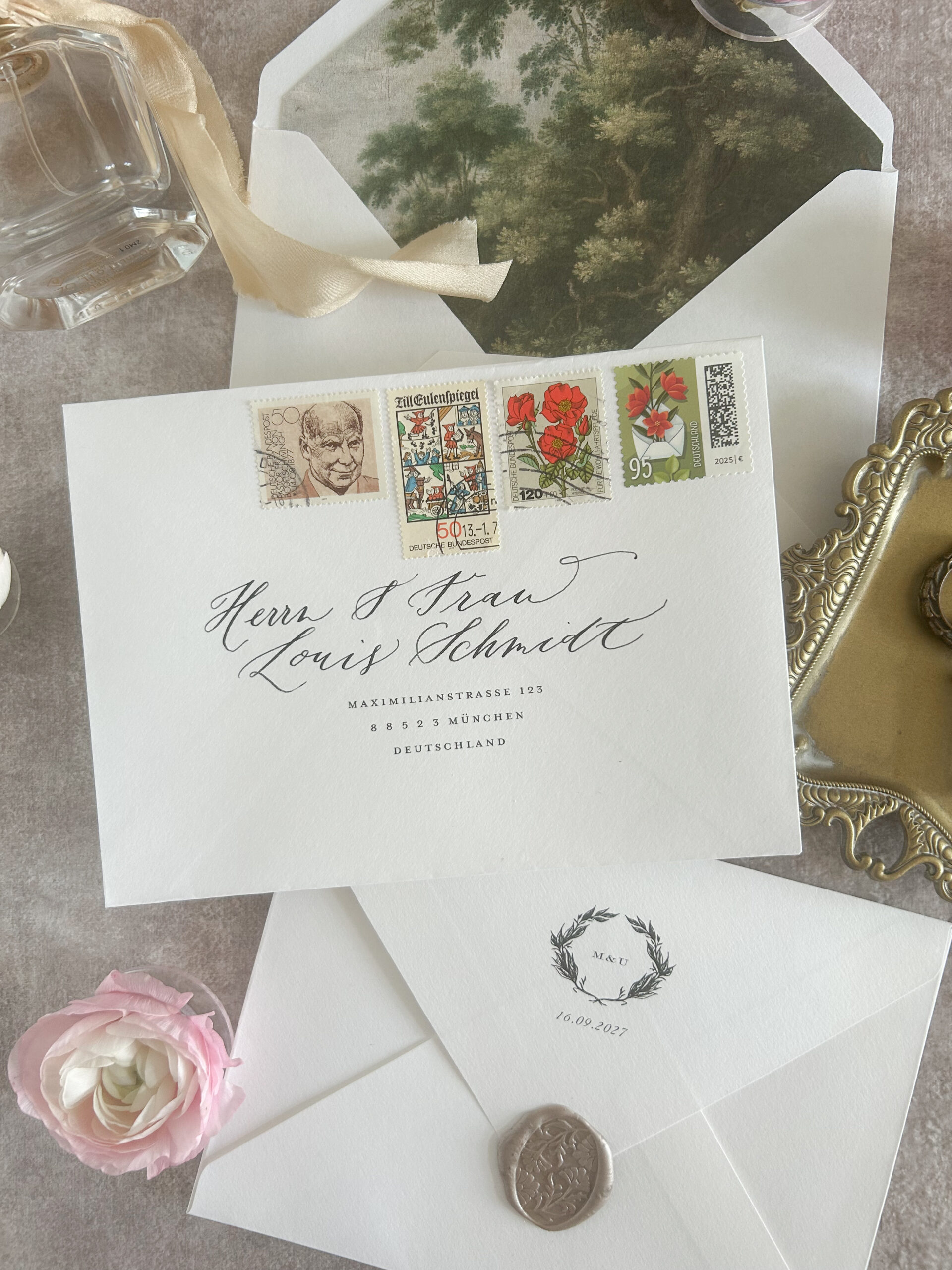 Hybrid-Adressierung Hochzeitseinladungen – handgeschriebener Name, gedruckte Adresse